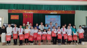 Hội bảo trợ Người khuyết tật và Trẻ em mồ côi tỉnh Quảng Ninh tiến hành trao tặng xe đạp, thưởng học sinh khuyết tật và mồ côi vượt khó vươn lên năm học 2022-2023