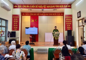 Công an phường Giếng Đáy tập huấn nâng cao năng lực chuyển đổi số cho người cao tuổi