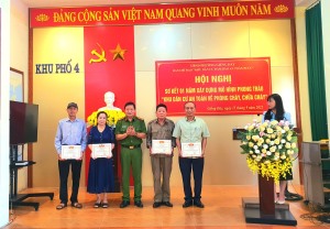 Ngày 15/9/2022 tại nhà văn hoá khu phố 4 phường Giếng Đáy, Ban chỉ đạo PCCC &CNCH phường Giếng Đáy tổ chức sơ kết 1 năm triển khai thực hiện xây dựng mô hình "Khu dân cư an toàn về PCCC". 