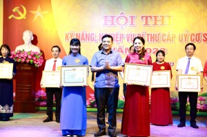 Phường Giếng Đáy tham gia Hội thi kỹ năng, nghiệp vụ Bí thư cấp ủy cơ sở  tại cụm thi số 1 diễn ra tại phường Hoành Bồ