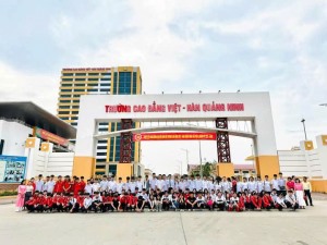 Sáng ngày 19/4/2025, Trường THCS Lý Tự Trọng tổ chức cho học sinh khối 9 tham gia hoạt động trải nghiệm, hướng nghiệp tại Trường Cao đẳng Việt – Hàn theo chủ đề “Nghề nghiệp tương lai”.